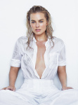 Margot Robbie KJjT9lRM_t