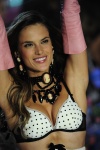 Alessandra Ambrosio - Page 6 DldtrS6K_t