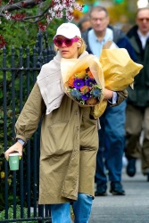 Busy Philipps - Shops for Flowers in New York 04/13/2024