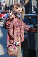 Paris Jackson - throws up a peace sign after shopping at Petco in Santa Monica, California | 12/01/2020