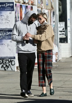 Jaime King - Enjoys her afternoon with her new boyfriend Sennett Devermont at the Flea Market in West Hollywood, December 20, 2020