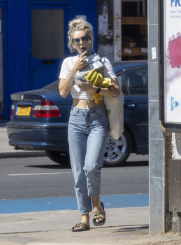 Vanessa Kirby - Seen out shopping at a local market for fruit and vegetables in London, June 25, 2020
