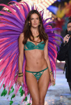 Alessandra Ambrosio - Page 8 TlwM2g1l_t