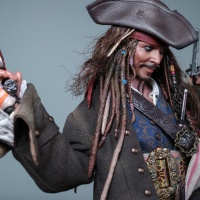 Jack Sparrow 1/6 - Pirates of the Caribbean : Dead Men Tell No Tales (Hot Toys) 1LdUBeaW_t