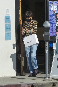 Selma Blair - Makes a quick pit stop at Sweet Flower Cannabis Dispensary in West Hollywood, October 30, 2020