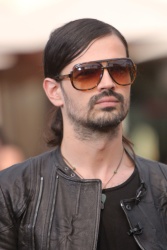 30 Seconds to Mars - Extra TV Interview on February 20, 2011