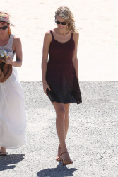 (Reupload) Taylor Swift - At Cottesloe Beach in Perth, Australia December 9, 2013
