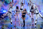 Ariana Grande - Page 2 EfFYCdaY_t