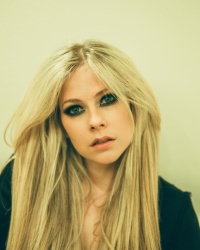 Avril Lavigne - Page 3 EnlLObjJ_t
