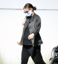Rooney Mara - Shows off her growing baby bump in Los Angeles, August 3, 2020