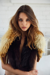 Celine Farach 7iWq3yWS_t