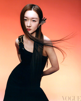 Vogue China January 2022 : Zhou Dongyu by Wang Ziqian