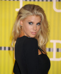 Charlotte McKinney LN6AyFhT_t