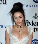 Charli XCX FnOVQkrv_t