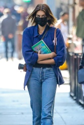 Kaia Gerber - visits 'The Last Bookstore' to pick up a book in Los Angeles, California | 12/10/2020