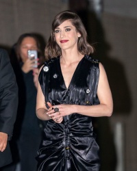 Lizzy Caplan - Arrives at Jimmy Kimmel Live in Los Angeles | 10/17/2019