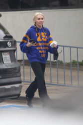 Miley Cyrus - Running errands with her mother Tish Cyrus in Burbank, January 3, 2023