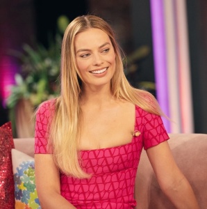 Margot Robbie - The Kelly Clarkson show in Los Angeles - 6/8/2023