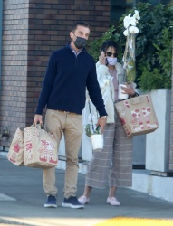 Jordana Brewster - picks up some orchids for New Year's Eve in Los Angeles, California | 12/31/2020