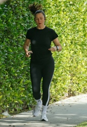 Jennifer Garner - Out for a jog in Brentwood CA 05/16/2024