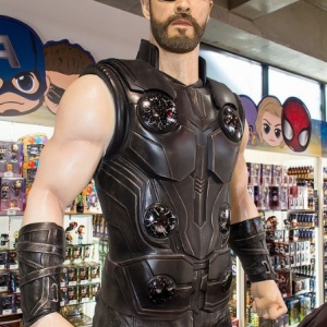 Avengers Exclusive Store by Hot Toys - Toys Sapiens Corner Shop - 23 Avril / 27 Mai 2018 - Page 5 Yf2bYt4R_t