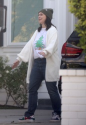Jennifer Love Hewitt - Seen arriving at a friend's Christmas Eve party, Los Angeles CA - December 24, 2023