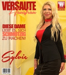 Mature - Sylvie (54) - Geile Hausfrau Sylvie spielt mit ihren Spielzeugen  Mature.nl