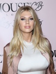 Charlotte McKinney - Page 4 LQs8uKEA_t