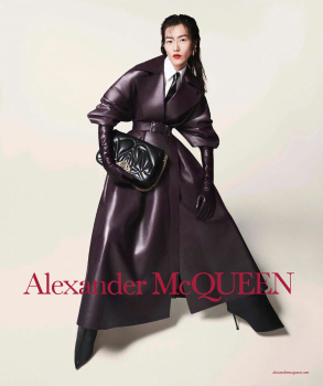 Alexander McQueen Taps David Sims To Capture Star-Studded AW23 Campaign  Featuring Naomi Campbell, Elle Fanning, Liu Wen - V Magazine