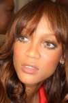 Tyra Banks Kyx5S2H9_t