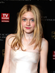 Dakota Fanning Y3uThOKC_t