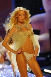 Caroline Winberg FfAtVc17_t