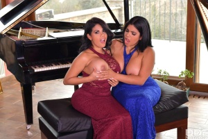 Hermanas Ortega [Kesha Ortega &amp; Sheila Ortega]