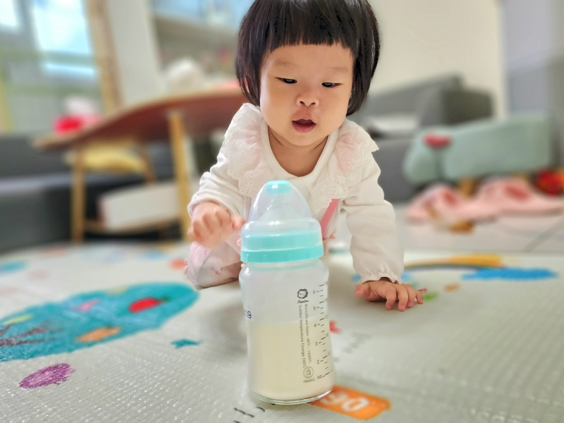 寶寶很適應S26鉑臻水解3的味道，每次喝奶時間都很開心~~