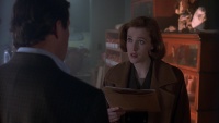 Gillian Anderson - The X-Files S03E18: Teso Dos Bichos 1996, 44x