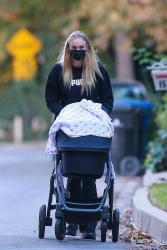 Sophie Turner - seen out with her baby girl Willa for an afternoon walk near her home in Los Angeles, California | 01/20/2021