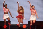 Ariana Grande - Page 3 2I7fItTv_t