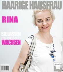 Mature - Rina M. (54) - Haarige Hausfrau fingert sich selbst  Mature.nl