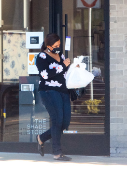 Mindy Kaling - Out shopping on Christmas Day in West Hollywood, December 25, 2020