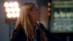Anna Torv - Fringe S04E01: Neither Here nor There 2011, 88x