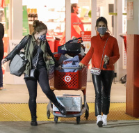 Jessica Alba - goes Christmas shopping at Target in Hollywood, California | 12/04/2020
