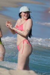 Noah Cyrus - Wears a pink thong bikini as she hits the beach with sister Brandi Cyrus in Miami, December 29, 2021