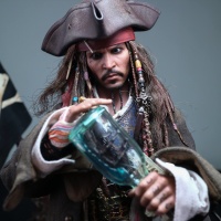 Jack Sparrow 1/6 - Pirates of the Caribbean : Dead Men Tell No Tales (Hot Toys) MXybrqky_t