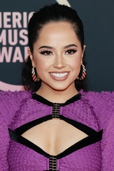 Becky G - Page 2 MXeh3RLn_t