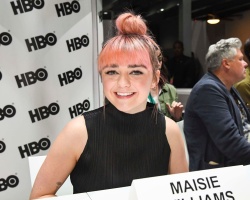 Maisie Williams - Game of Thrones Cast Autograph Signing at San Diego Comic Con July 19, 2019