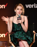 Kiernan Shipka – Netflix & Chills panel at New York Comic Con FhXPXoGJ_t