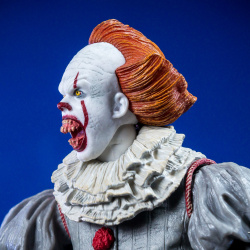 Ca : Pennywise - Year 1990 & 2017 (Neca) QwFvOeNf_t
