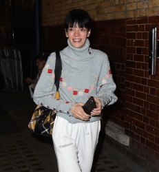 Lily Allen - Seen leaving the Danny Robins play '2:22 A Ghost Story' outside the Noel Coward Theatre in London, October 12, 2021