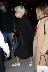 Selma Blair - Greets fans as they arrive for the premiere of her documentary 'Introducing, Selma Blair' in Los Feliz, October 13, 2021