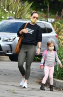 Olivia Wilde - takes her kids to a reading club in Silverlake, California | 06/29/2020